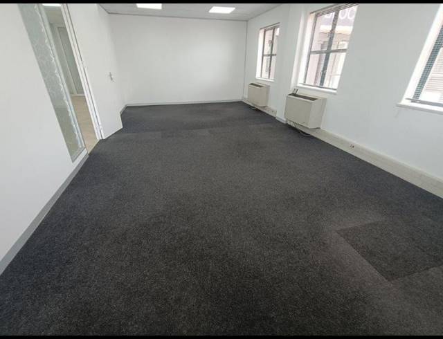 BUSINESS PROPERTY TO RENT IN SUNNINGHILL